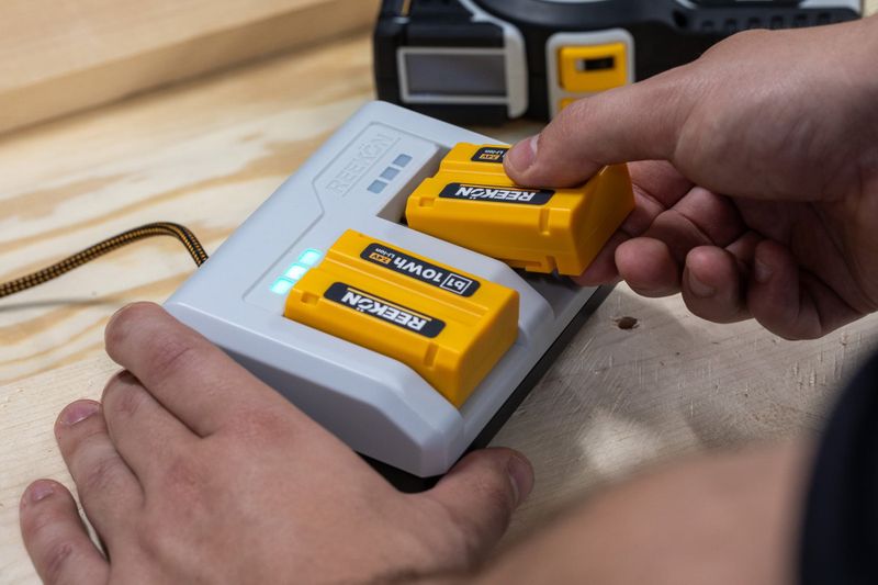 B1 Dock Dobbel batterilader
